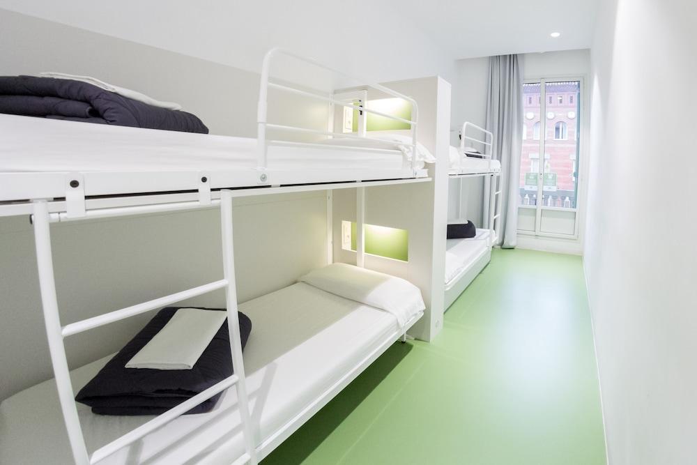 Sant Jordi Rock Palace Albergue